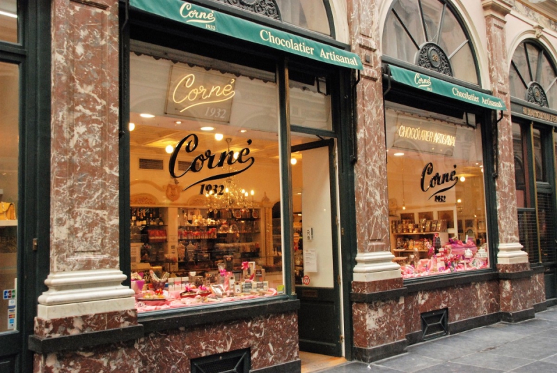 chocolaterie-ST ANTONIN-min_chocolate_chocolaterie_shop_luxury_chic_gallery_brussels_belgium-558146